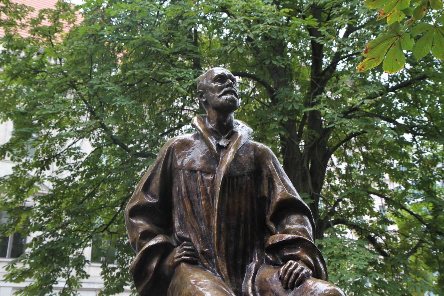 Emil Fischer's monument, Berlin - 02.JPG